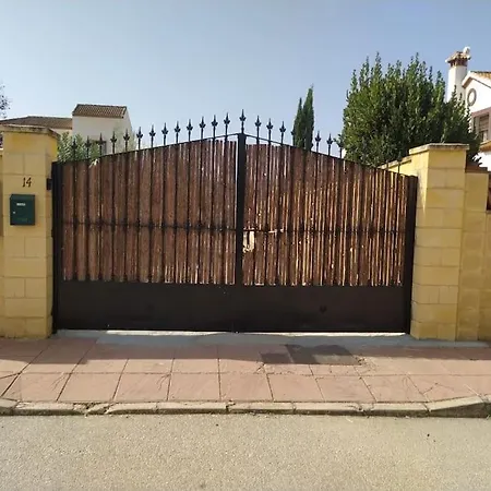 Agradable Casa Con Piscina En La Serrania. Holiday home