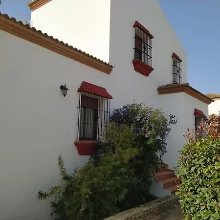 Agradable Casa Con Piscina En La Serrania. *