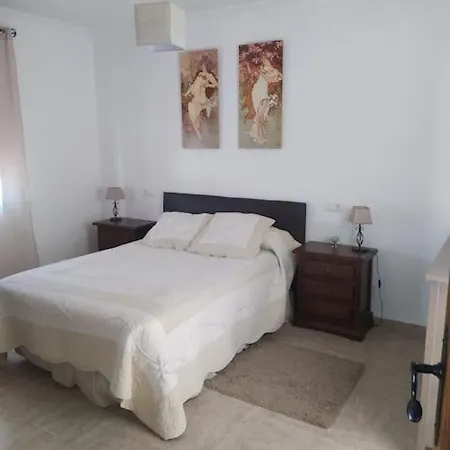 Agradable Casa Con Piscina En La Serrania. *