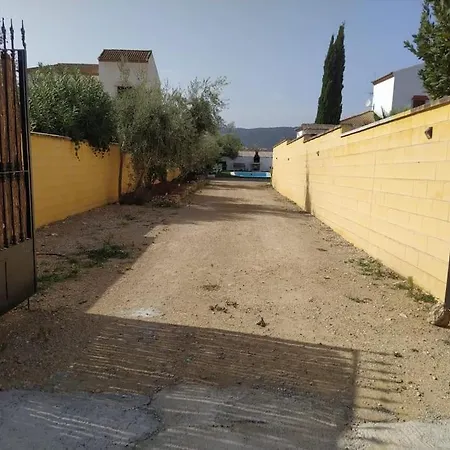Agradable Casa Con Piscina En La Serrania. *